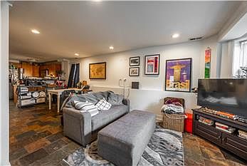 4th image of 3025 N Oakley Ave #G