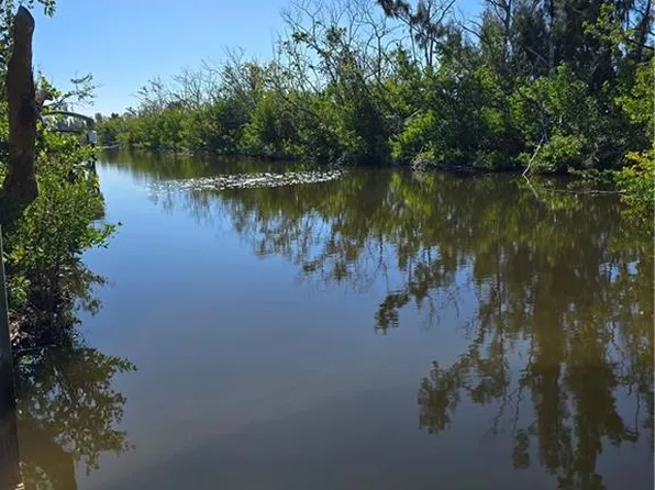 7228 Cobiac DR, ST. JAMES CITY, FL 33956