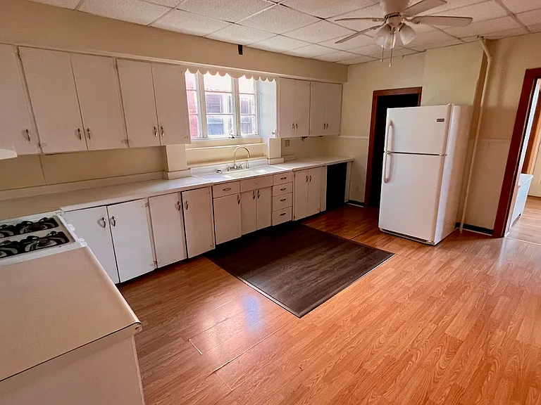 1374 Main St #1 — Photo 11