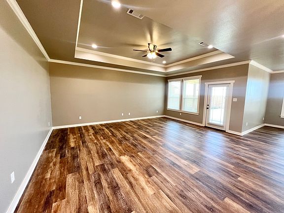 3rd image of 4057 Caroline Ln