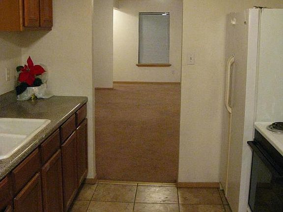3rd image of 3515 Kellogg Ave
