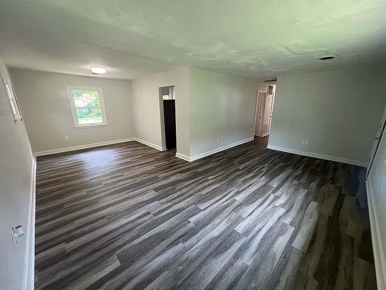 204 Woodhaven Rd — Photo 7