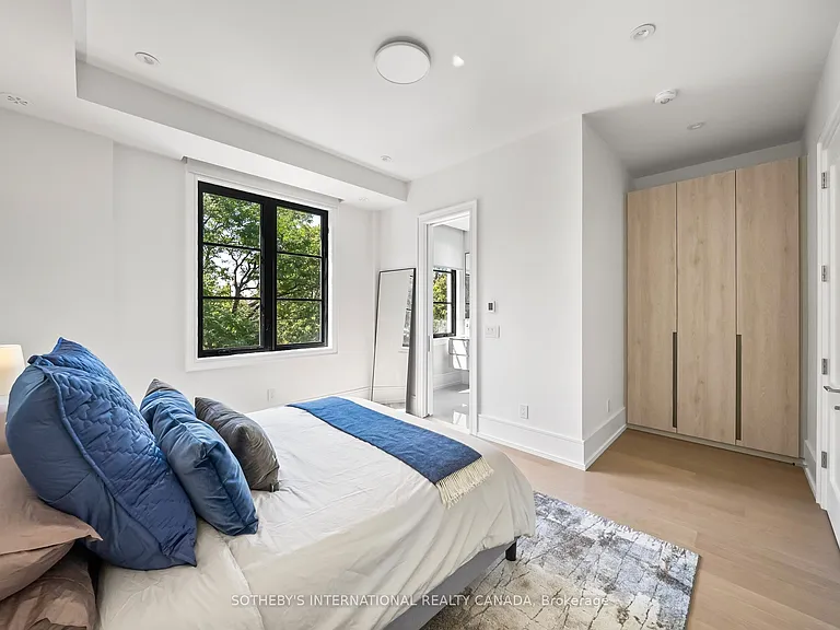 734 Avenue Rd — Photo 25