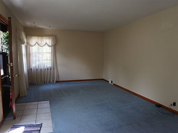 3rd image of 3212 Broadway