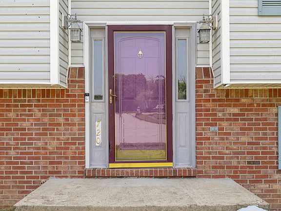 2nd image of 720 Pinoak Dr