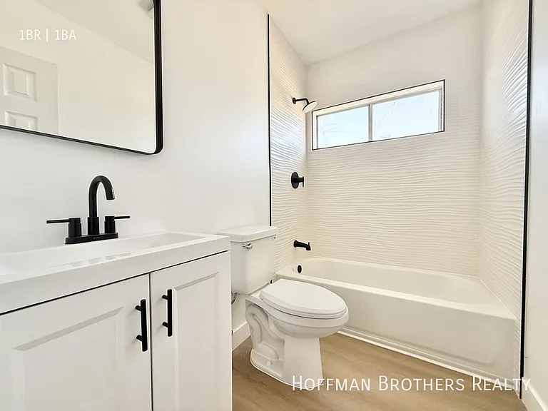 4639 W 17th St #8 — Photo 3