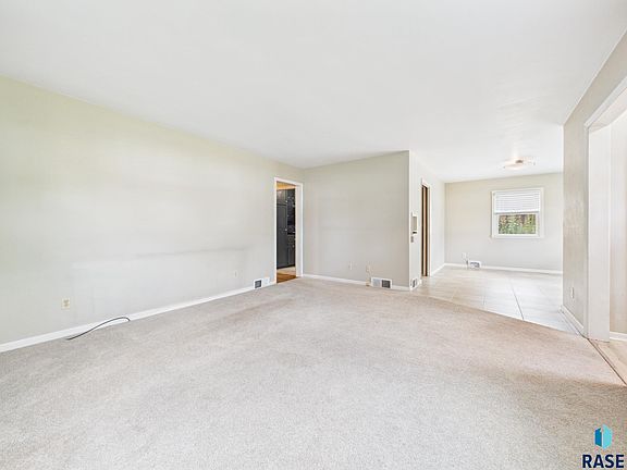 3rd image of 1608 S Sherman Ave