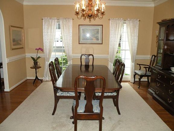 5th image of 335 Portland Dr