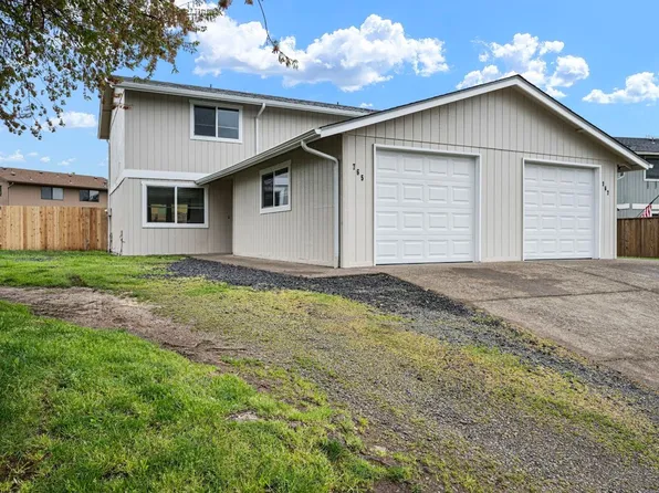 765 N Cloverleaf Loop, Springfield, OR 97477