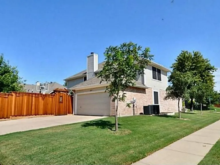 11915 Rocky Point Dr — Photo 23