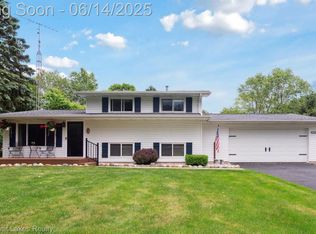 4098 Sam Snead Dr, Flint, MI 48506