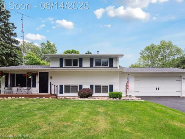 4098 Sam Snead Dr, Flint, MI 48506