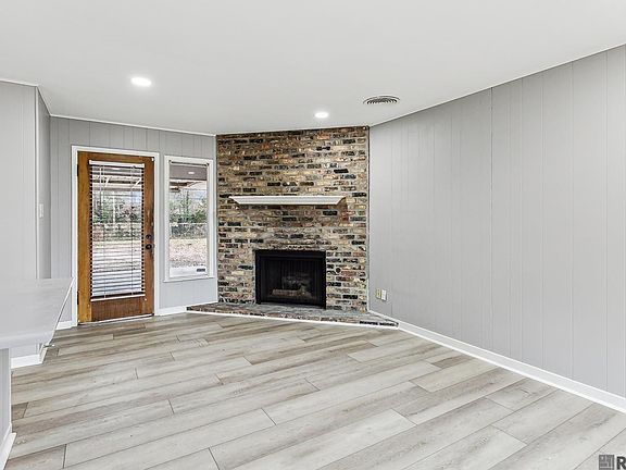 3rd image of 915 Cora Dr
