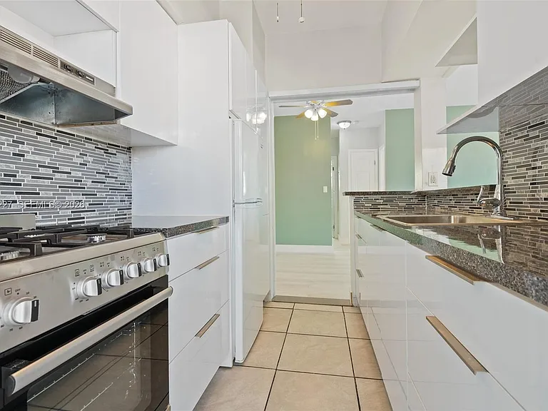 7315 Byron Ave #10 — Photo 12