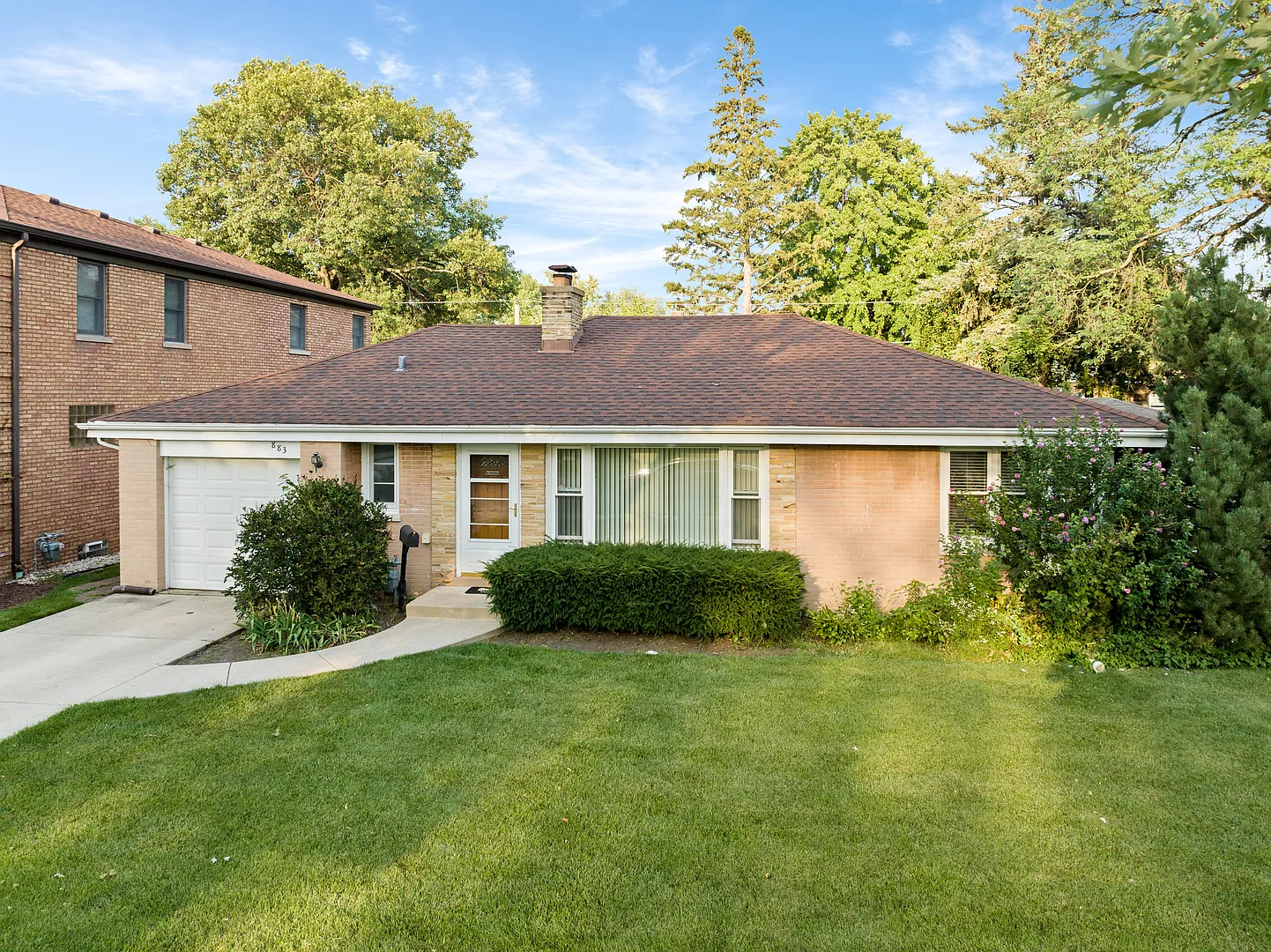 883 Webster Ln photo 1