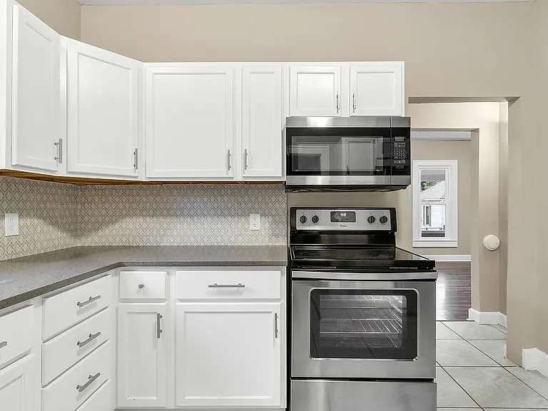 330 Bernard Ave — Photo 18