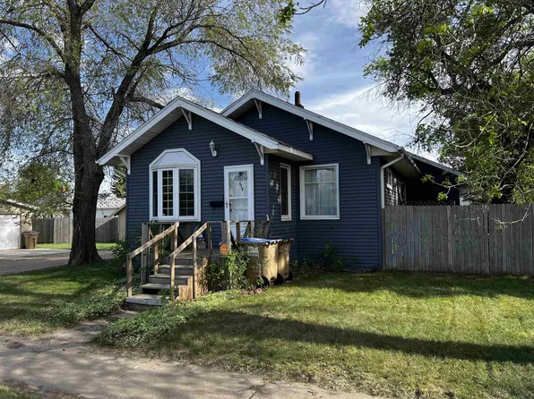 410 6th Ave NE, Minot, ND 58703