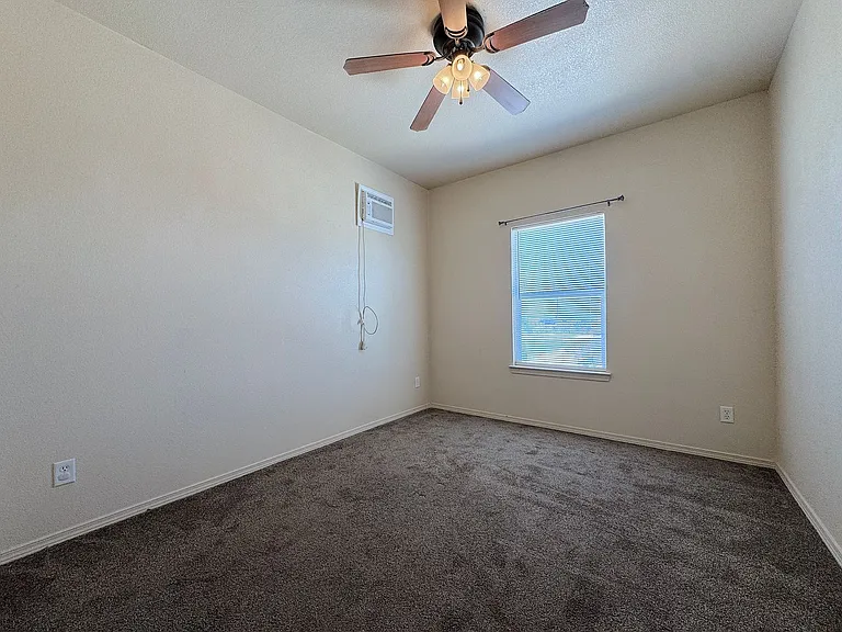10421 Silvercloud Dr — Photo 17