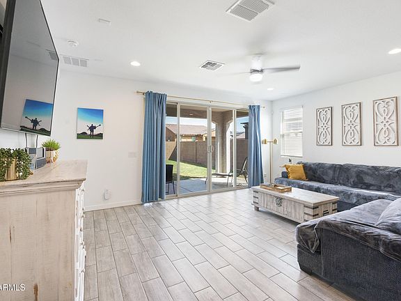 3rd image of 9512 W TURNEY Avenue