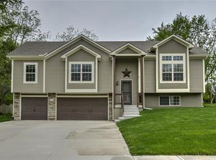 344 SE Bordner Dr, Lees Summit, MO 64063