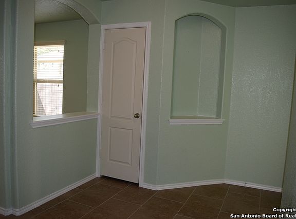 3rd image of 10419 Rosewood Crk