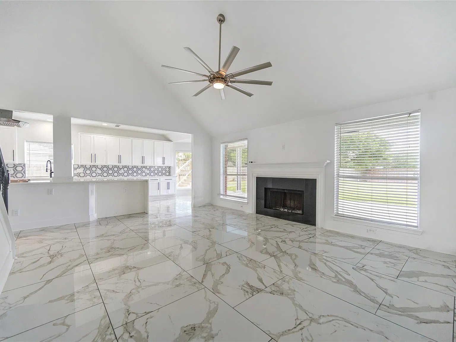 4 bed, 2.5 bath, 2838 sqft, $2,800 — Photo 2