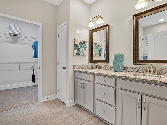 The Georgetown Owner s Bath This is a model representation, not a model home