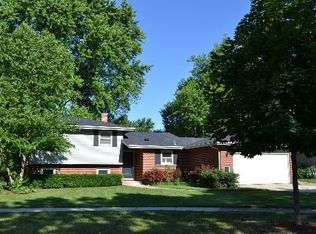 226 S Illinois Dr, Arlington Heights, IL