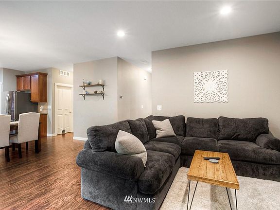 5th image of 4920 Pike St NE