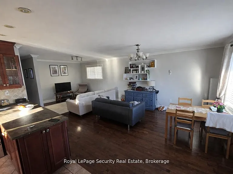 36 Noranda Dr #UPPER — Photo 2
