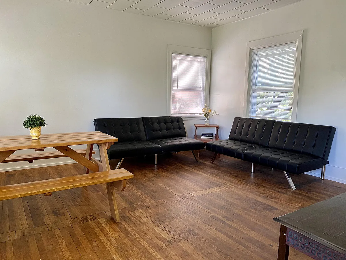 Living Room - 614 University Ave #2B