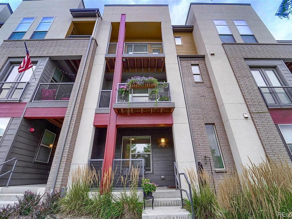 Front of 3-story townhouse.