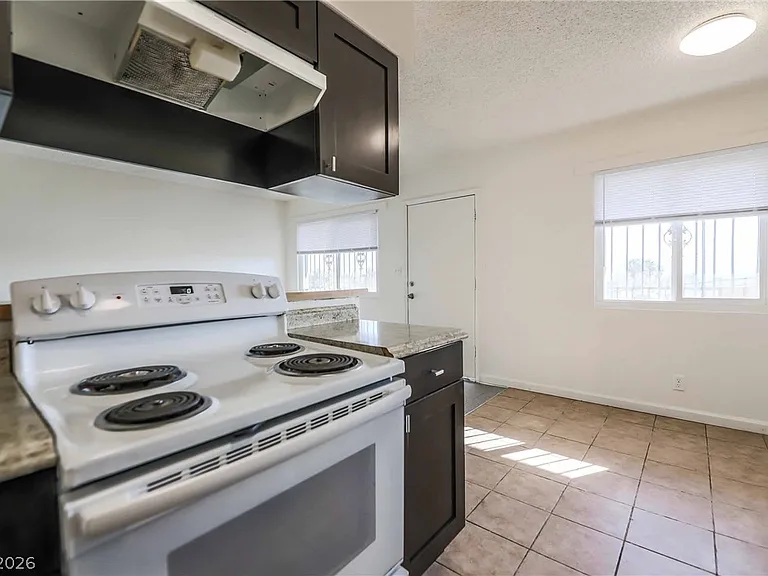 1404 E Mesquite Ave #8 — Photo 6