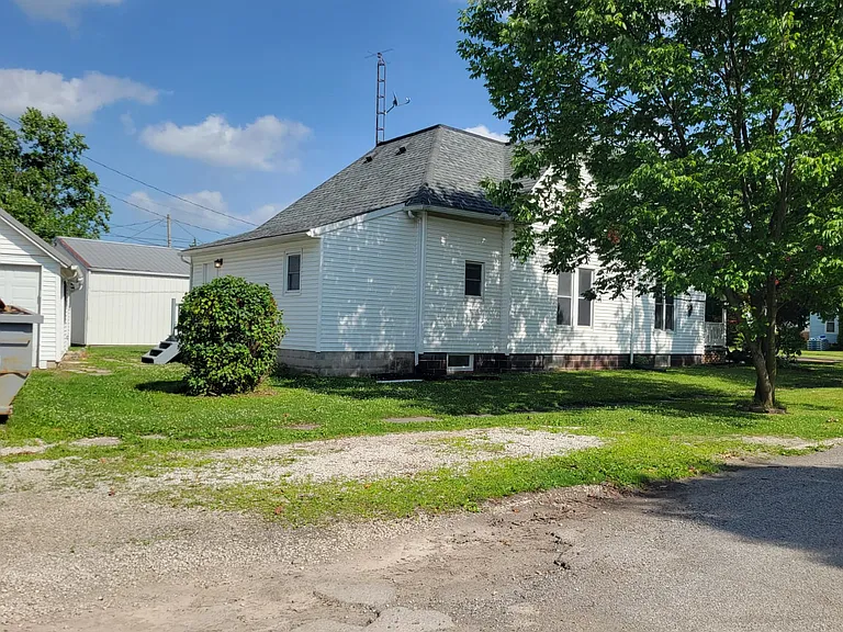 423 W Main St — Photo 17