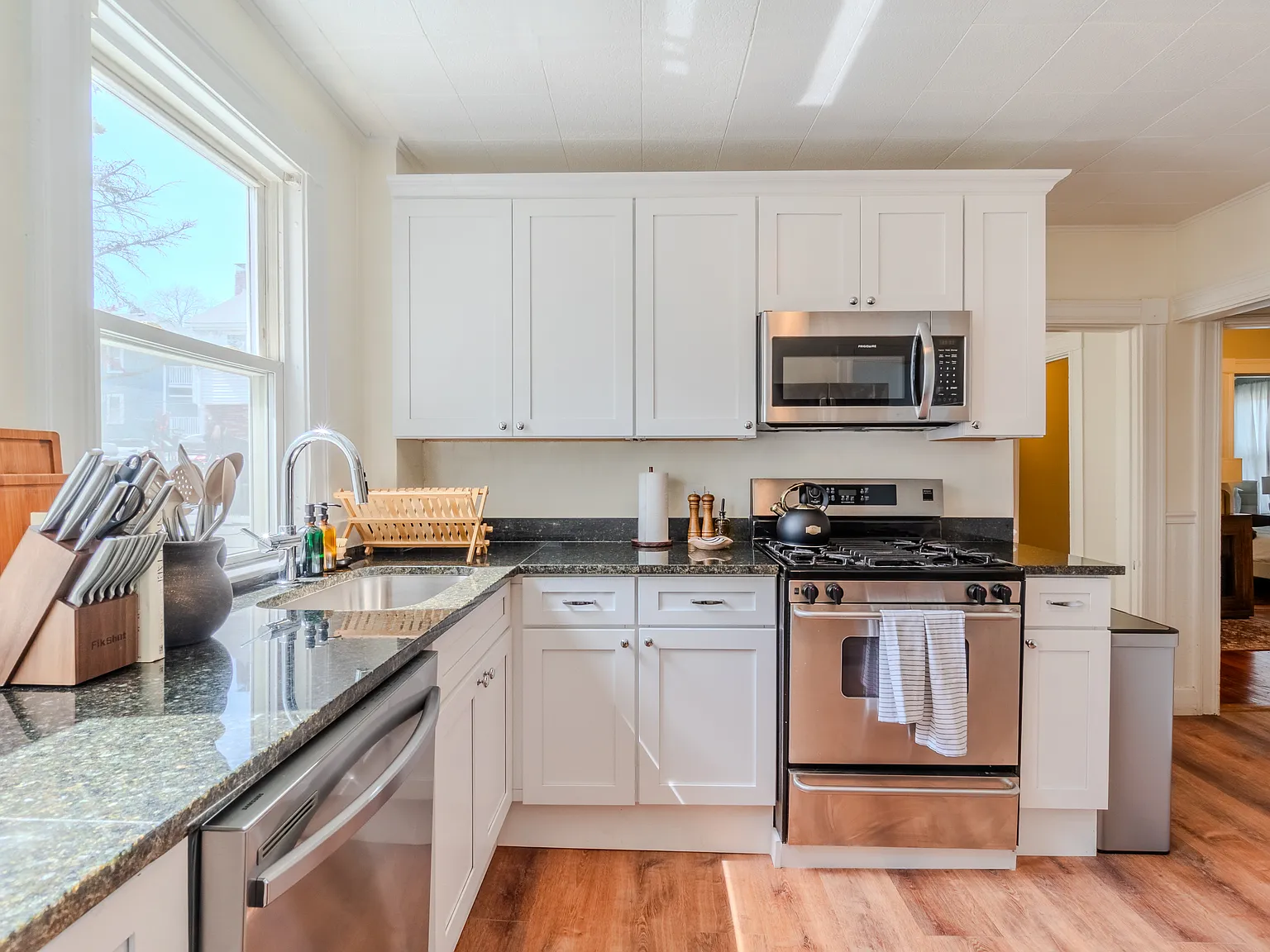 4 bed, 1800 sqft, $4,600 — Photo 1