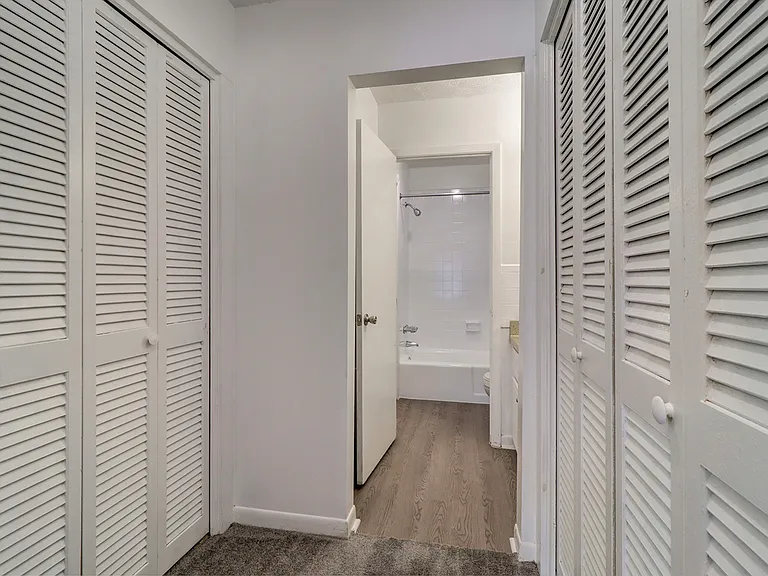2x1 Main Closet