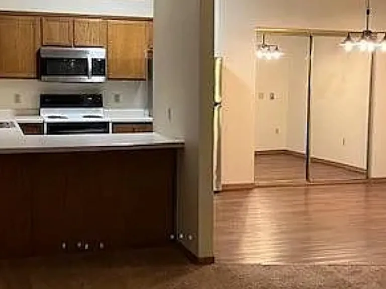 130 W Oak Leaf Dr #9 — Photo 5