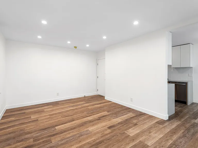 1563 Gordon St — Photo 21