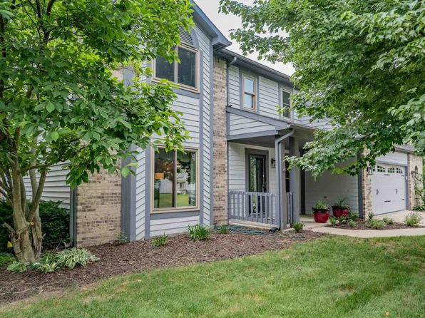 9015 Spring View Dr, Fort Wayne, IN 46804