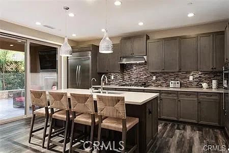 4 bed, 2432 sqft, $5,600 — Photo 2