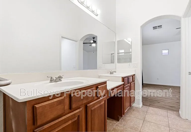 21069 N Jocelyn Ln — Photo 26