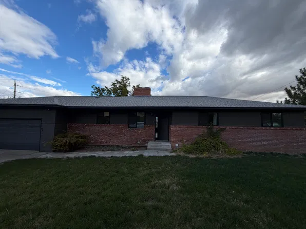 509 N 4th St, Selah, WA 98942