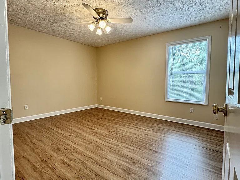 1420 Aldenwood Ln — Photo 11