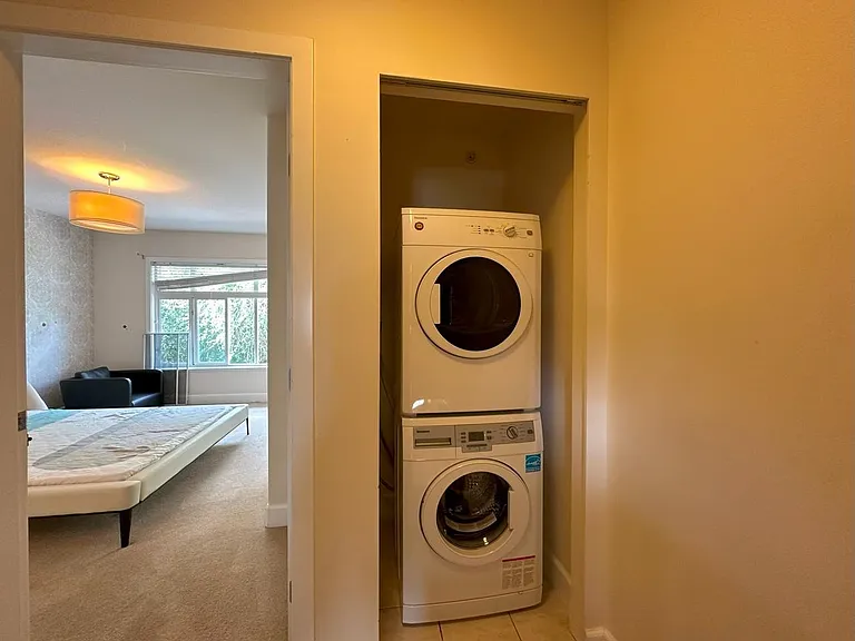 4388 Bayview St — Photo 3