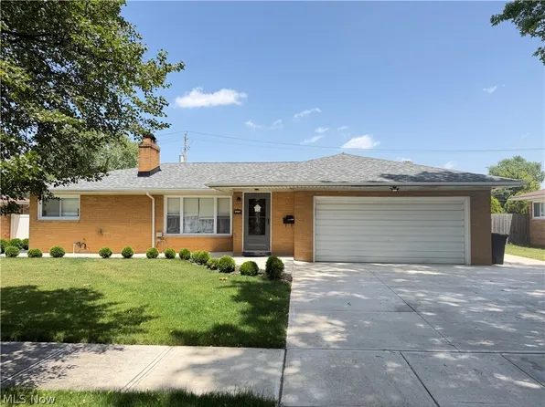 14750 Seneca Trl, Middleburg Heights, OH 44130