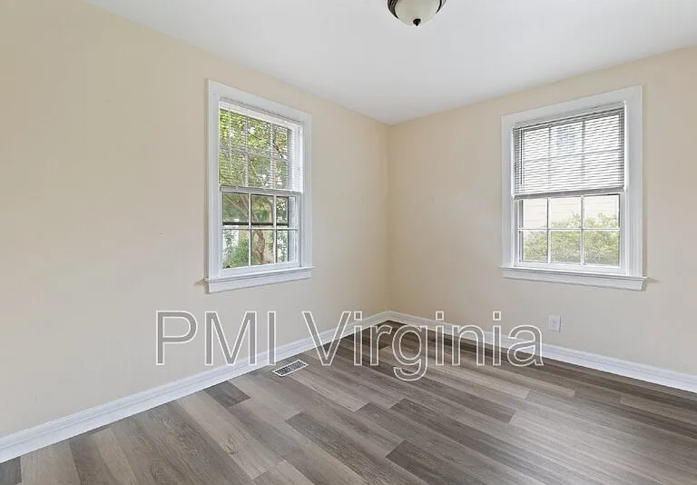 141 Howe St — Photo 14