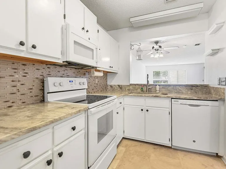 1161 Shadow Lake Cir #E — Photo 4