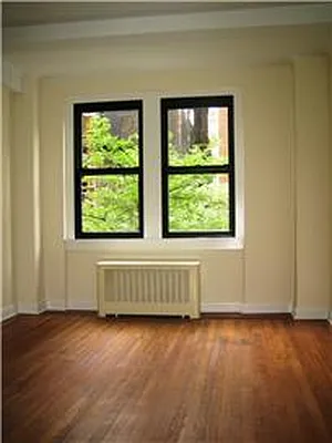 Rented by Siderow Residential Group | media 19