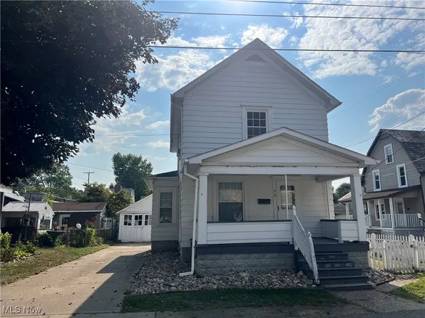 219 5th Dr NW, New Philadelphia, OH 44663