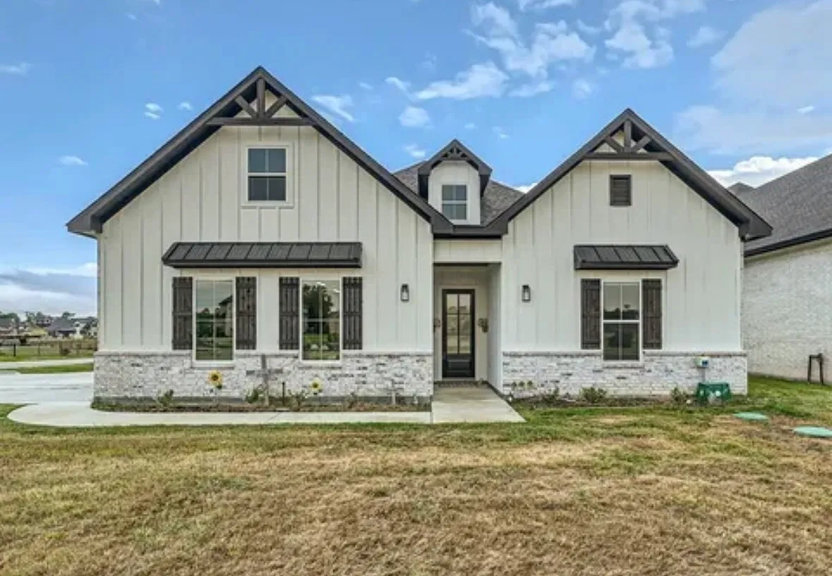 5 bed, 3623 sqft, $4,500 — Photo 1